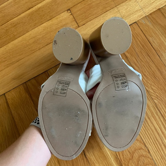 Qupid Metallic Twist-Front Heels NEW - Picture 4 of 4